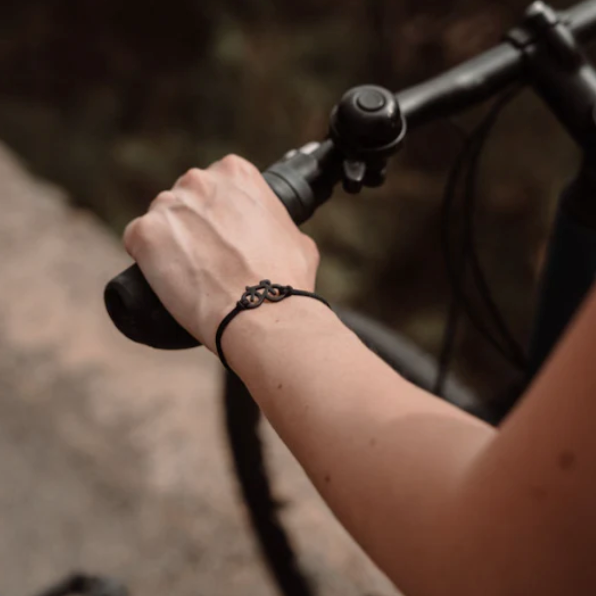 Cyklistický náramek Black Bike – Sailbrace