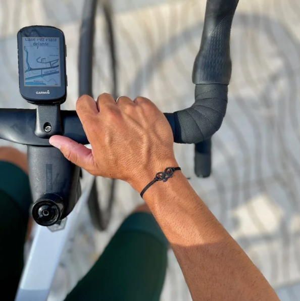 Cyklistický náramek Black Bike – Sailbrace
